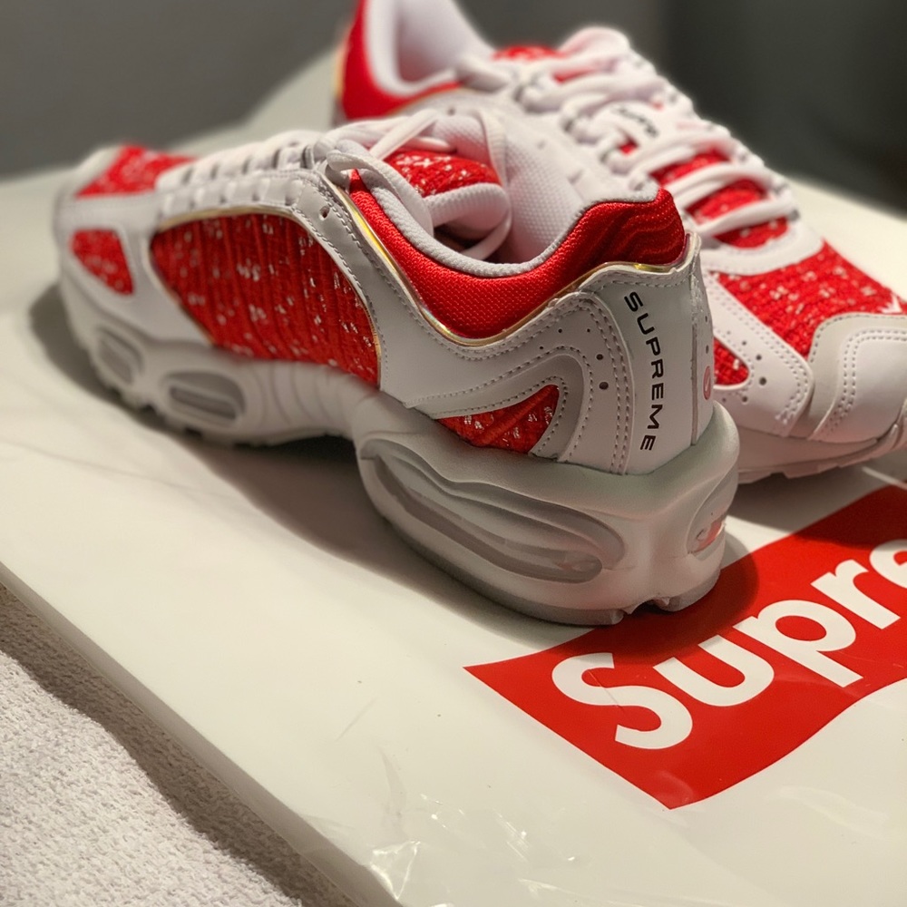 Supreme x Nike Air Max Tailwind IV - Picture 4 of 5